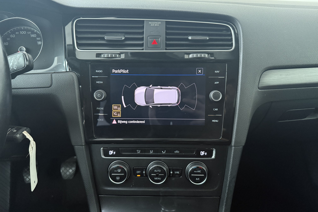 Volkswagen Golf 7 — photo 13
