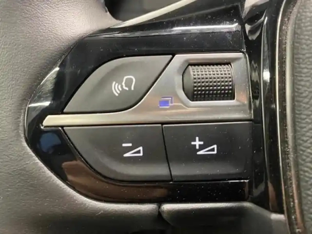 Peugeot 208 e- 136ch style — photo 9
