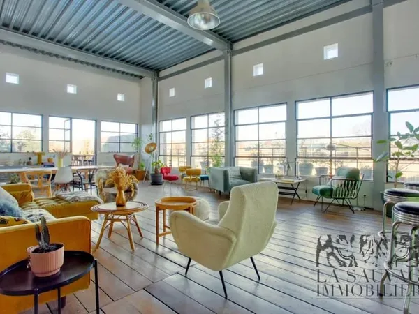 Somptueux Loft traversant de 371,18 m2 avec une terrasse de 184,