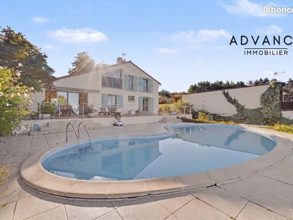 Villa 6 pièces 240 m²
