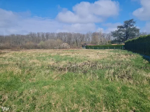 Terrain 1051 m²