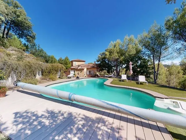 Maison de plain-pied 5 pièces 165 m²