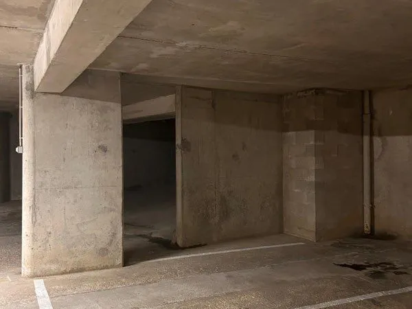 Place de parking proche hôpital Bretonneau