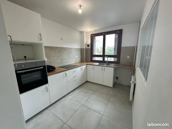 Centre ville, 4/5 pièces de 97 m² avec balcon