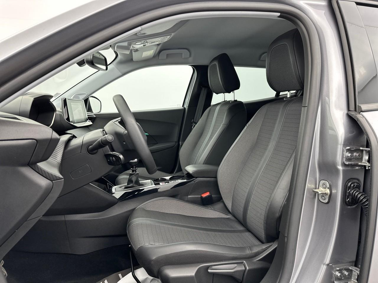 Peugeot 2008 puretech 100 s&s bvm6 allure — photo 9