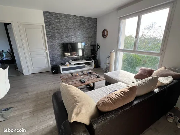 Chambre meublée 11m² dans T3