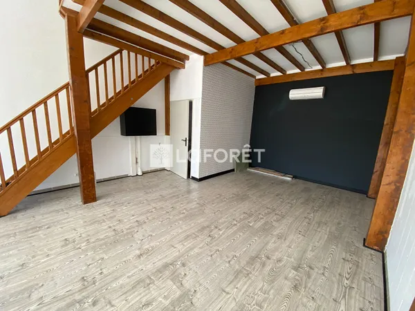 Local commercial 1 pièce 71 m²