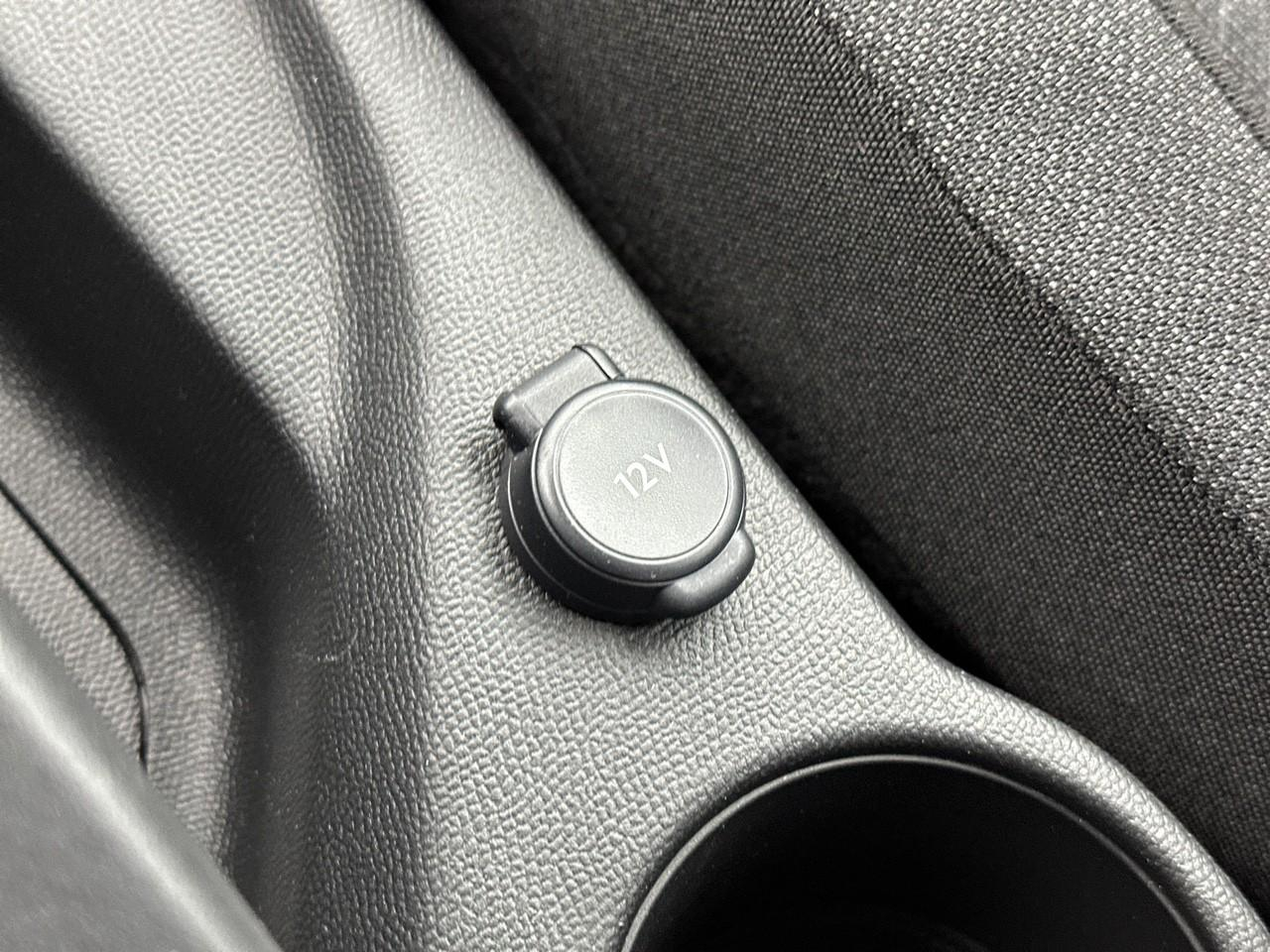 Peugeot 2008 hybrid 136 e-dcs6 style — photo 29