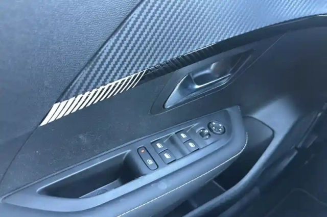 Peugeot 208 100 s&amp;s bvm6 — photo 21