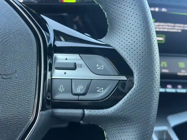 Peugeot 308 sw hybrid 145 e-dcs6 — photo 12