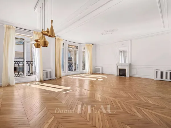 Appartement 7 pièces 246 m²
