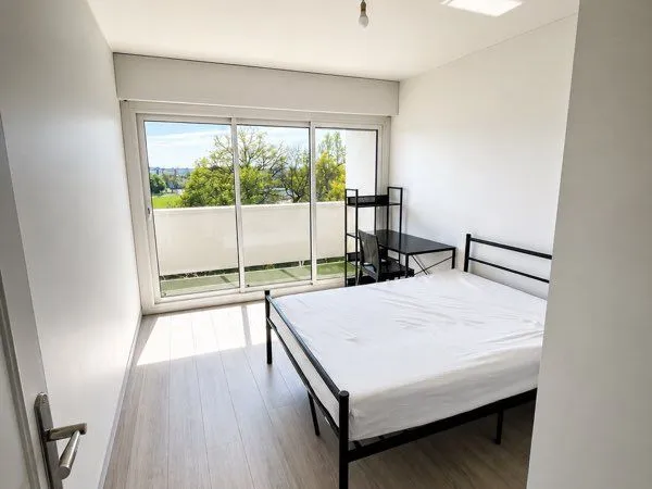 Colocation T5 lumineux 92m2 (toutes charges comprises)