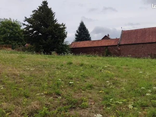 Terrain à bâtir à Larbroye 60400 proche toutes commodités et voies de communication