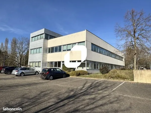 Bureau 114 m²