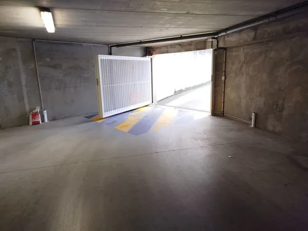 Grand garage Dijon sud (quartier Jaurès) 30 m².