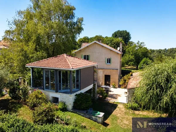 PROPRIETE AVEC ETANG ET 1 HECTARE DE TERRAIN