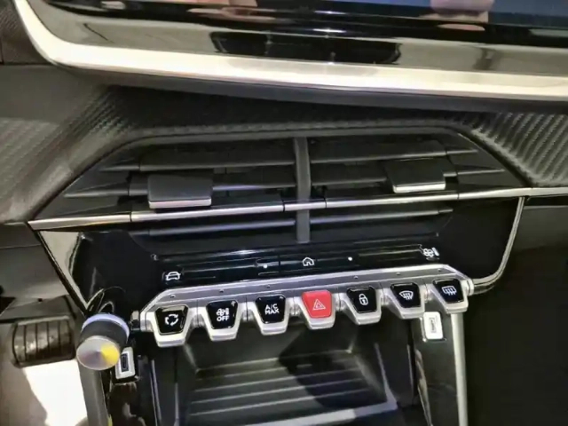 Peugeot 2008 hybrid 145 e-dcs6 — photo 19