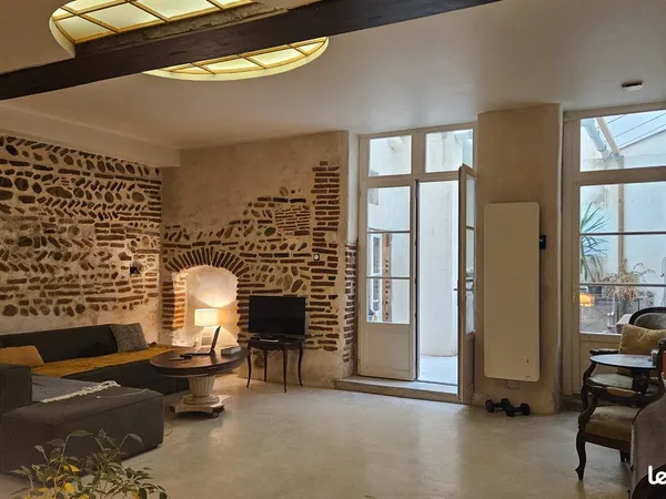 Appartement style Mas rénové avec patio et garage - centre ville