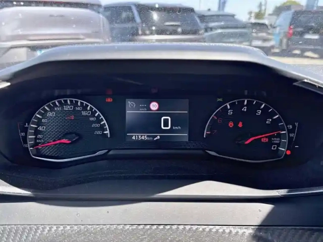Peugeot 208 puretech 100 s&amp;s bvm6 — photo 10