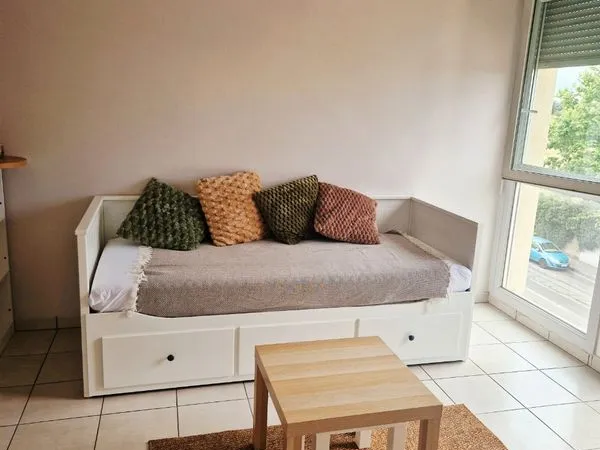 Studio spacieux meublé + box fermé Lyon 8e/Vénissieux