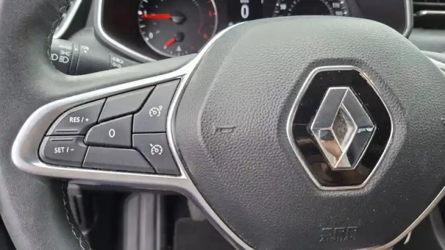 Renault Clio blue dci 85 — photo 27