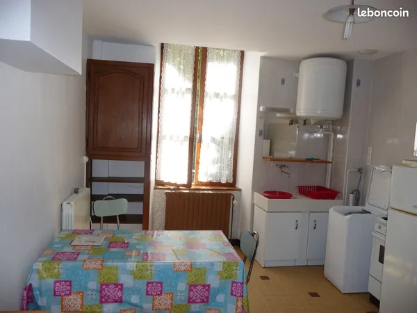 Grand Studio Meublé Tout Confort Centre Ville 07000 Privas- IFSI - BTS Tourisme - Alternance