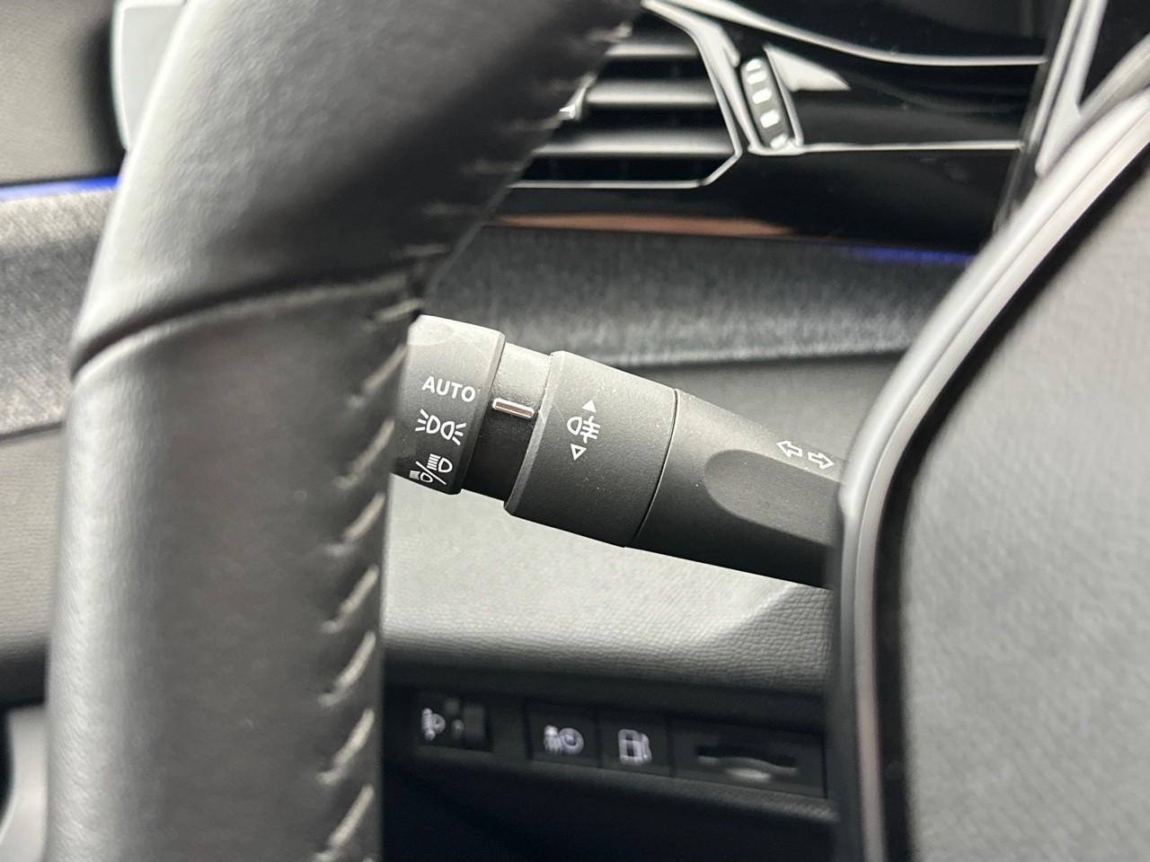 Peugeot 308 phev 180 e-eat8 allure — photo 17