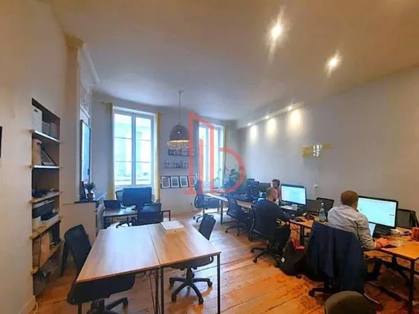 Bureau 3 pièces 96 m²