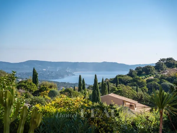 Cavalaire sur Mer - Propriété avec vue mer