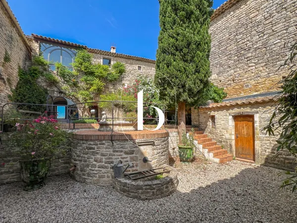 Mas provençal 6 pièces 131 m²