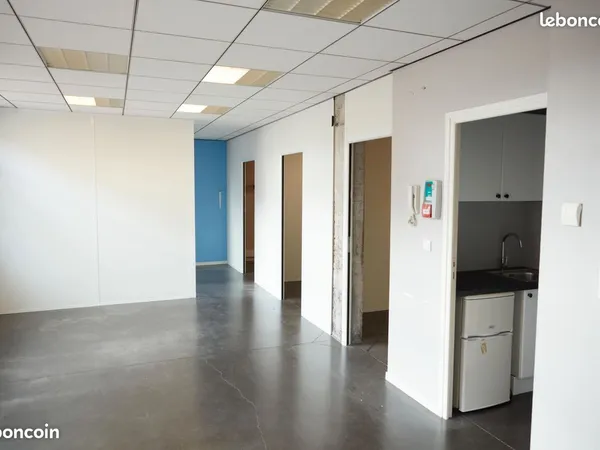 Cabinet paramédical / bureaux 70 m² - RDC - Roubaix gare / La Piscine