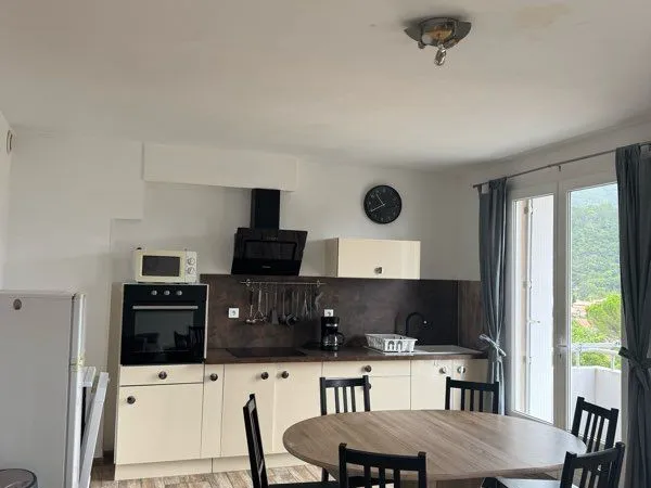 Loue à l'année, appartement meublé