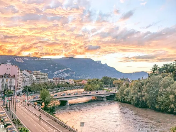 Appartement T4 sur les quais - vue dégagée Isère-Vercors-Bastille