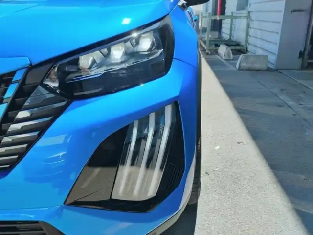 Peugeot 2008 puretech 130 s&amp;s eat8 gt — photo 14