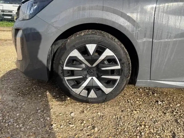 Peugeot 208 puretech 100 s&amp;s bvm6 — photo 44