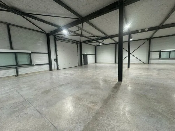 Local d’activité et entrepôt Location La Ville-aux-Dames 328m² 2200€