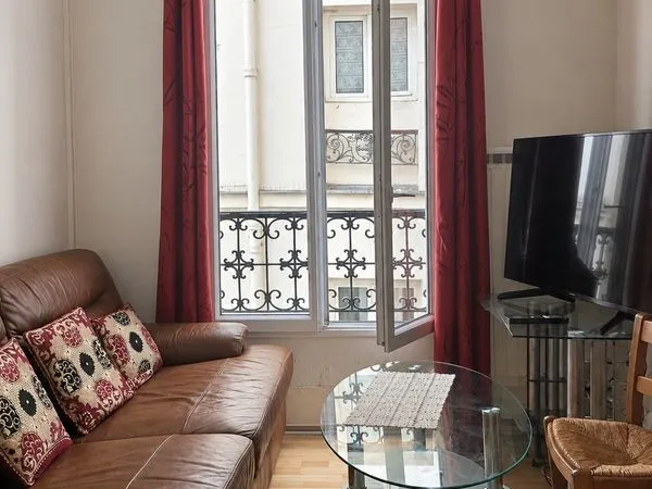 PARIS 18e - 3 pièces 35 m² avec cave - 259 000