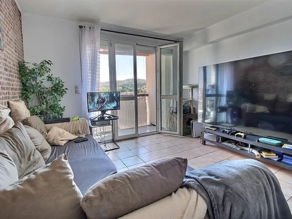 GIGNAC centre - APPARTEMENT 3 PIECES - 2 CHAMBRES - BALCON ET LOGGIA - CAVE -