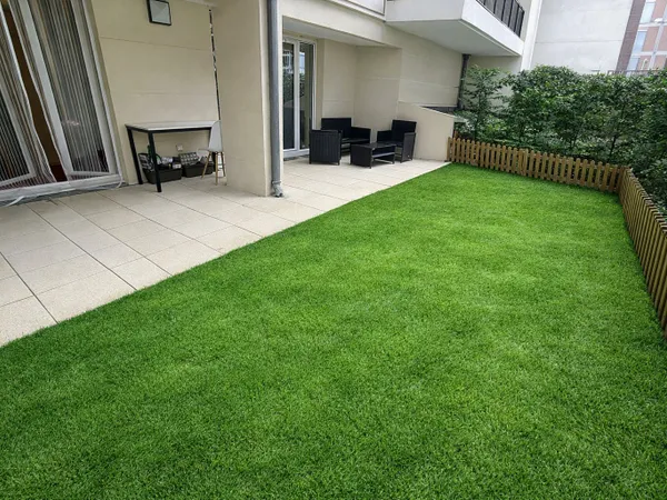 Rez-de-jardin comme une petite maison - 36m² d'extérieur - parking- Puteaux La Défense