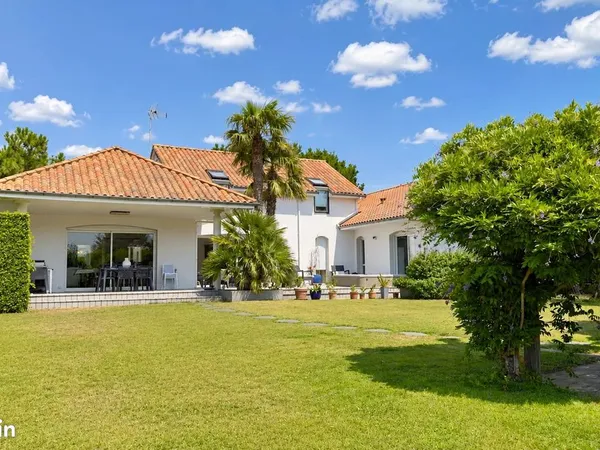 Villa 9 pièces 205 m²