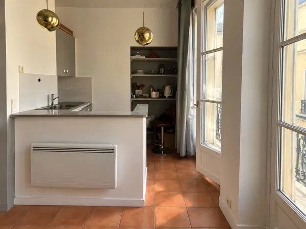 Paris 9e - Folies Bergère - Studio 25 m² avec cachet, calme sur cour