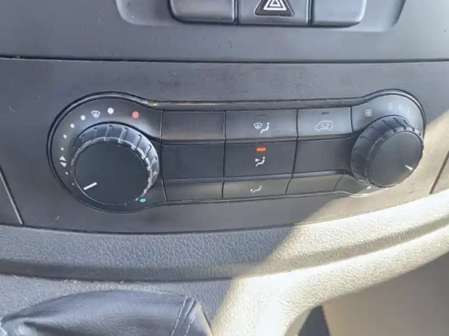 Mercedes Vito fourgon fg 111 cdi compact e6 — photo 5