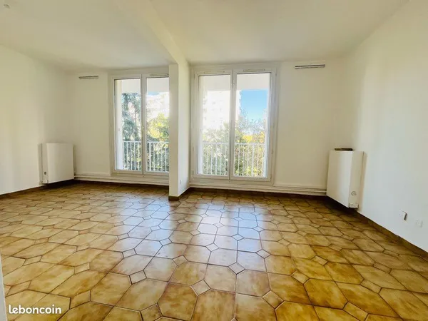 Appartement lumineux T3 de 68 m² avec balcon Sud-Est et rangements