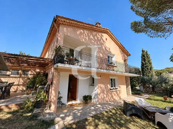 Villa 5 pièces 143 m²