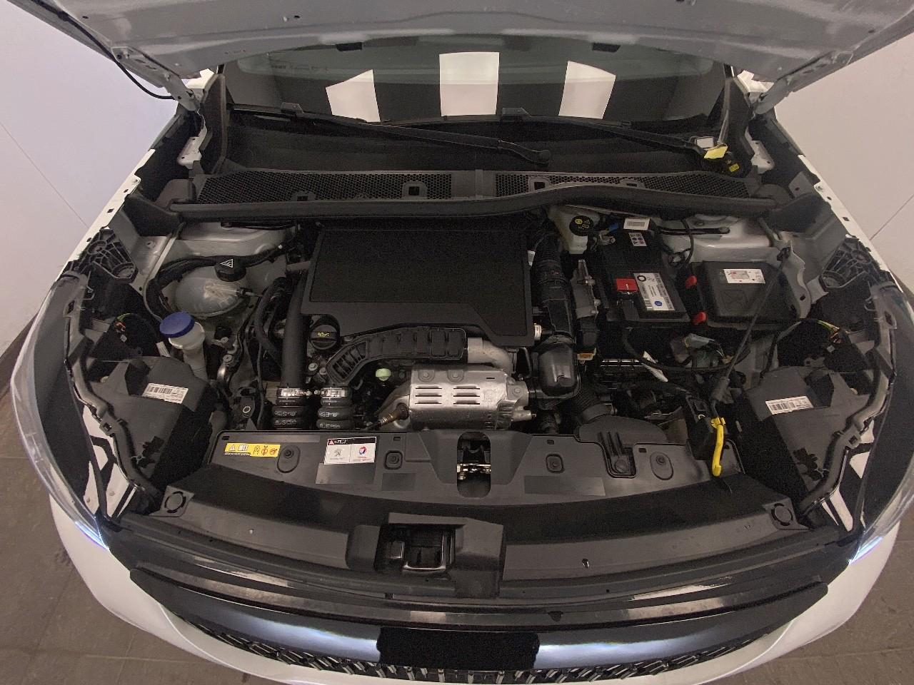 Peugeot 2008 puretech 130 s&s eat8 gt — photo 14