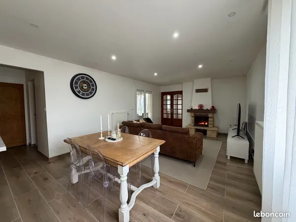 Maison entièrement rénovée avec jardin, véranda et garage 🏡