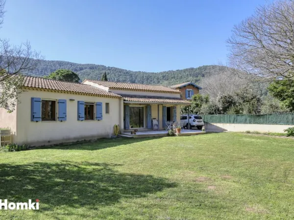 Maison/Villa T5 de 138 m2 à Solliès-Pont 83210
