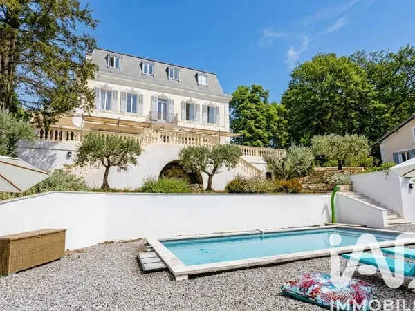 Demeure 9 pièces 250 m²