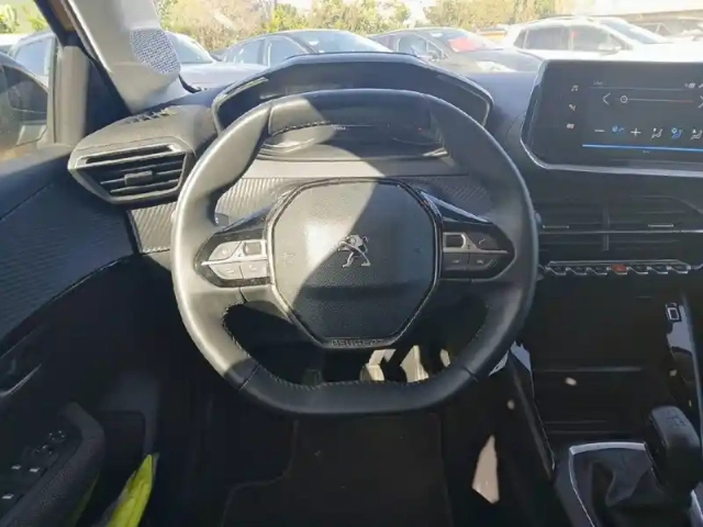 Peugeot 208 puretech 75 s&amp;s bvm5 — photo 9