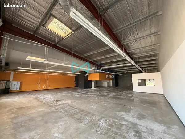 Local commercial 582 m²